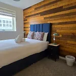 Charming Newly Renovated 2 Bed With Free Parking Appartement