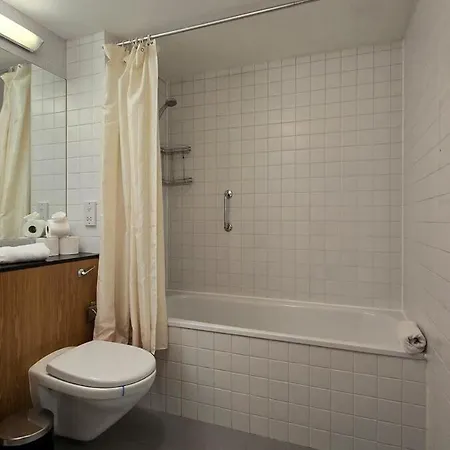 Appartamento Charming Newly Renovated 2 Bed With Free Parking *