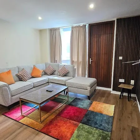 Charming Newly Renovated 2 Bed With Free Parking 戈尔韦