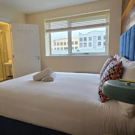 Charming Newly Renovated 2 Bed With Free Parking Galway