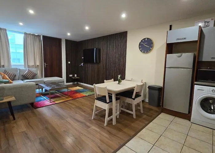 Charming Newly Renovated 2 Bed With Free Parking