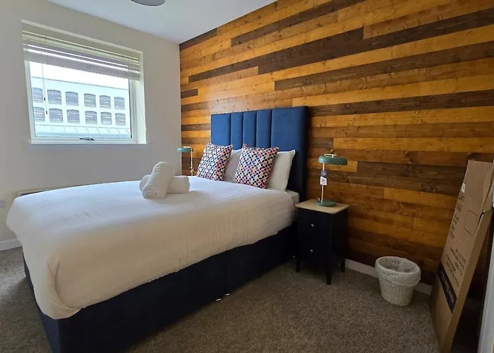 Charming Newly Renovated 2 Bed With Free Parking Apartament