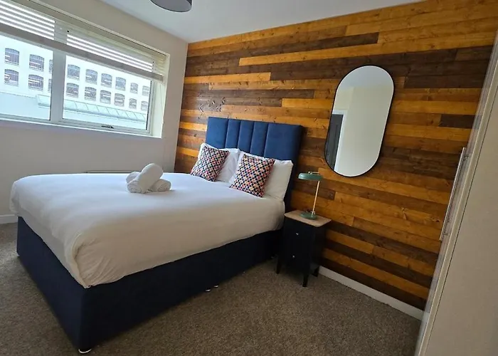 Charming Newly Renovated 2 Bed With Free Parking *