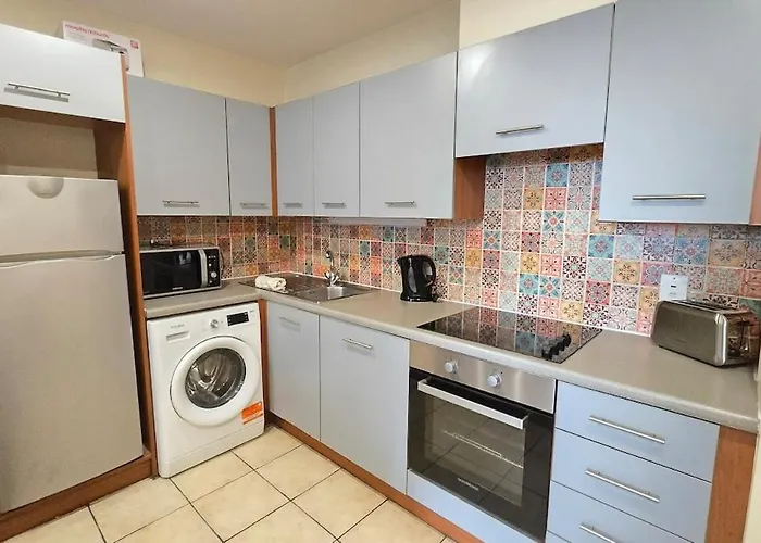Charming Newly Renovated 2 Bed With Free Parking Apartament Galway