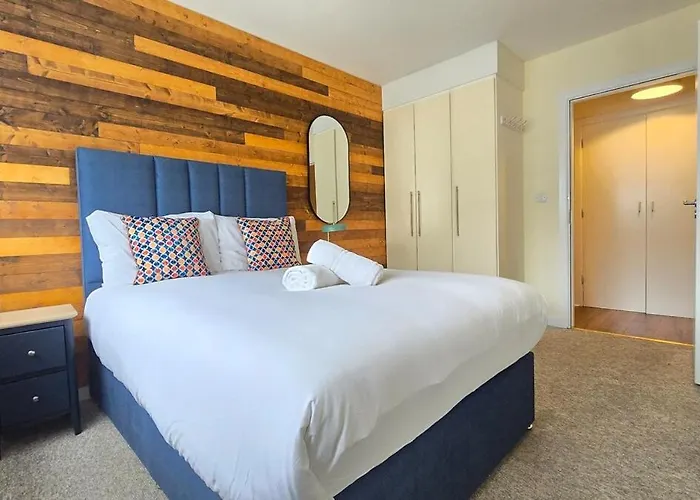 Charming Newly Renovated 2 Bed With Free Parking Apartament *