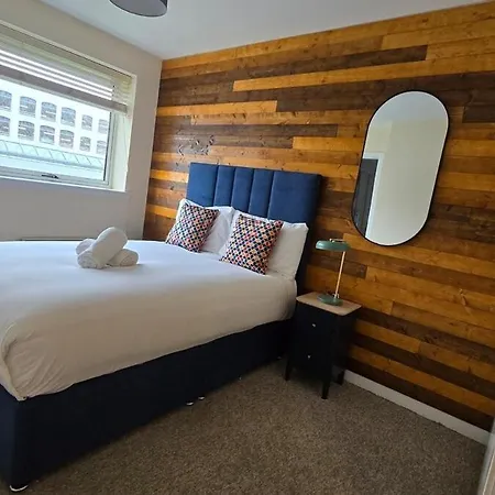 Charming Newly Renovated 2 Bed With Free Parking *
